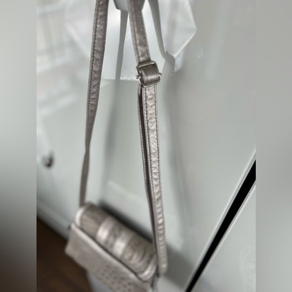 NWOT MC Marc Chantal Gray Vegan Leather Croc Embossed Crossbody Purse Silver - Picture 12 of 16